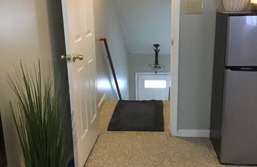 Newport News House | Extra large master suite in Hampton Centrally located