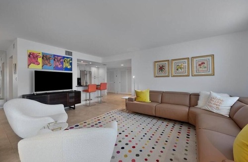 Moorings Condo | Fabulous 2-bd. condo across the street from Naples beautiful sandy white beaches