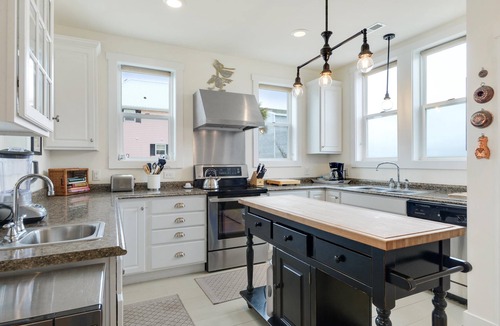 Beachwalk House | Fabulous Ocean Views and Pet Friendly!