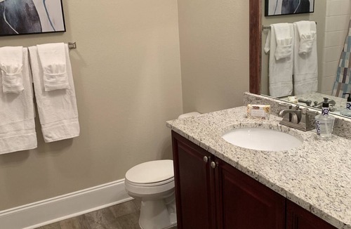 Alpharetta Apartment | Fabulous Two Bedroom Two Bath with sunroom in Alpharetta