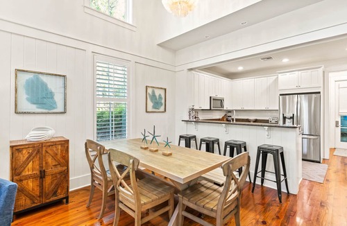 Forest District House | Fall Availability! Royal Retreat - Forest District! Gas Grill! Carriage House!