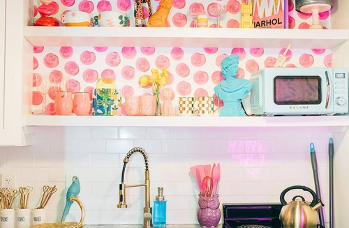Historic Old Northeast Apartment | Fall Deals The Twisted Tulip, a curious stay