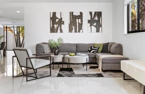 Olympia Heights House | Fall Sale! 4BR - Private Yard, Grill, Soaking Tub, Near Coral Gables & MIA Airport
