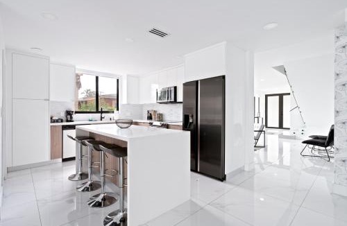 Olympia Heights House | Fall Sale! 4BR - Private Yard, Grill, Soaking Tub, Near Coral Gables & MIA Airport