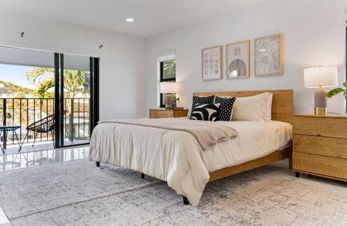 Olympia Heights House | Fall Sale! 4BR - Private Yard, Grill, Soaking Tub, Near Coral Gables & MIA Airport
