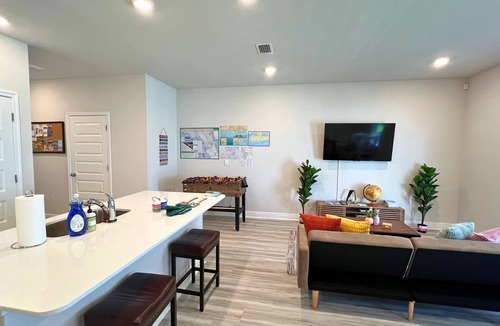 Gulf Breeze House | Family and Pet Friendly. Drive to beaches. 1-Gig Internet. Brand new home.