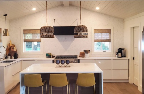 Isle of Palms House | Family Beach House - Pet-friendly - private heatable pool, close to the beach