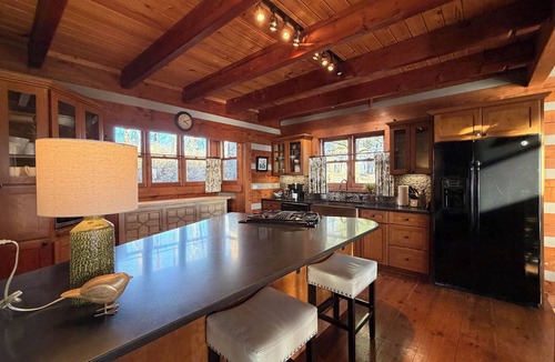 Big Canoe Cabin | Family Cabin Getaway – Natural Rock Slides, Fishing & Mountain Views