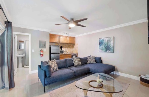Lake Ridge House | Family Compound🏠Tiki Hut/Close to Beach👙King Beds🛏️No Pet Fee ❤️