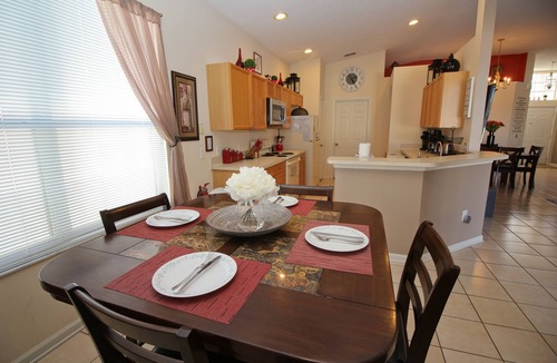 Windsor Palms House | Family friendly, 10 mins to Disney, WIFI, Resort style amenities, Backyard pool