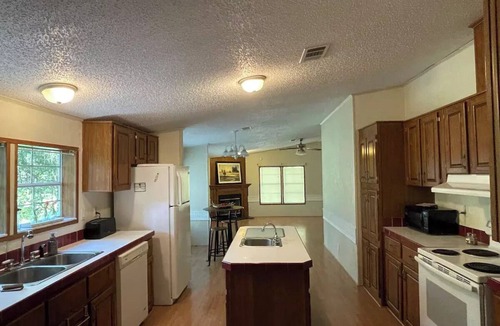 Williston House | Family Friendly 3/2 Cottage Nestled Among the Oaks