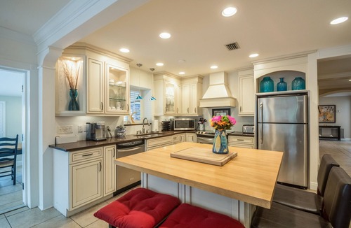 Fort Pierce House | Family-Friendly 4BR Beach Retreat with Pool & Putting Green – Walk to Beach