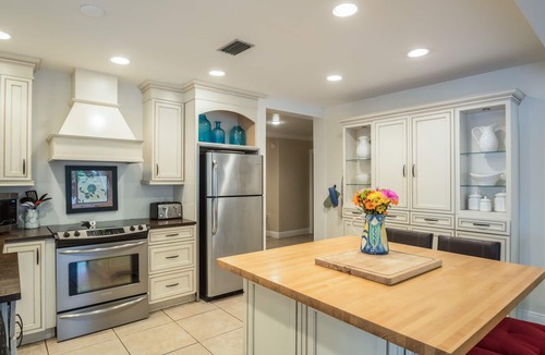 Fort Pierce House | Family-Friendly 4BR Beach Retreat with Pool & Putting Green – Walk to Beach
