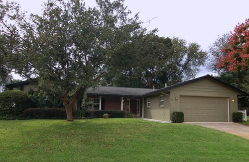 Maitland House | Family Friendly home with Fenced in Backyard to enjoy with kids & pets
