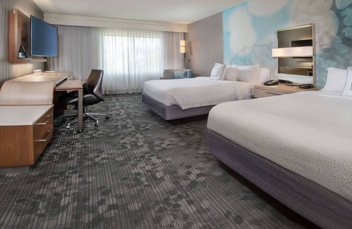 Norcross Hotel | Family-friendly King Stay! Pool, & Gym Access | Pets Allowed, Free Parking!