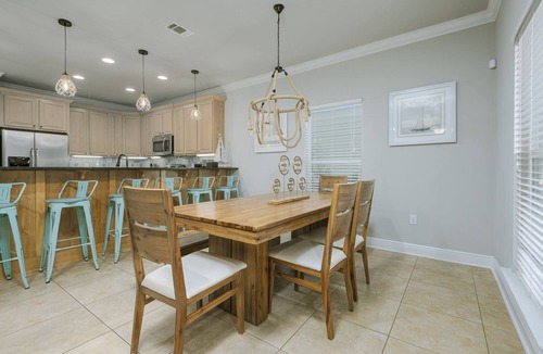 Villages of Crystal Beach House | Family Friendly Luxury House near the beach w Outdoor Heated community Pool