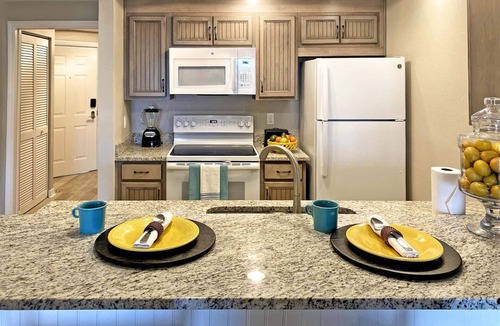 Port Canaveral Condo | ★Family Friendly Beach Resort with Water Park - Spacious - Sleeps 8