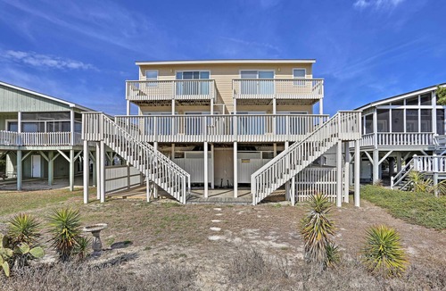Sunset Beach House | Family-Friendly Vacation Home: Steps to Beach!