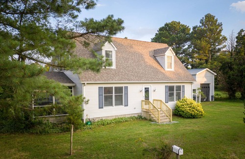 Onancock House | Family Friendly Waterfront Escape w/pier, gameroom, and fire pit!