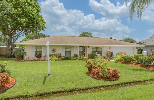 Port Malabar House | Family Fun, Pool,Theater, Backyard, Early Check-in