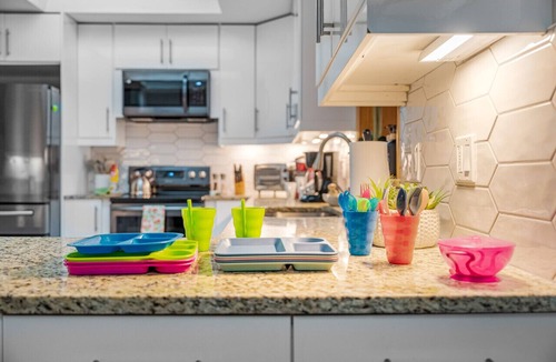 Interchange Square House | Family home in Heart of Palm Bay with TVs in rooms