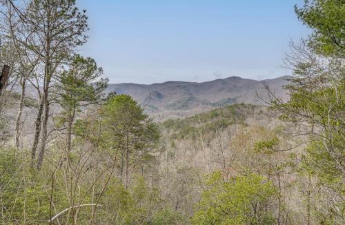 Hiawassee House | Family Lake Days! Mtn-View Cabin in Hiawassee
