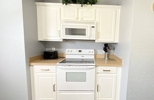 Silver Creek House | Family Retreat | 5-BR Home with Pool, 15 Miles to Disney