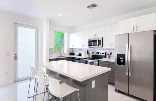 Allapattah House | Family Townhouse + Free Parking