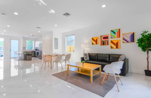 Allapattah House | Family Townhouse + Free Parking