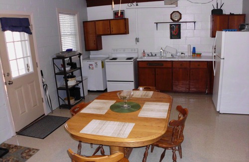 Springville Cabin | Fantastic 2-bedrm cabin with AC on Kentucky Lake, near Paris Landing State Park.