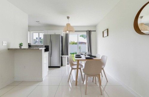 Gladeview House | Fantastic Brand New Duplex 3 Bedrooms/2 bathrooms