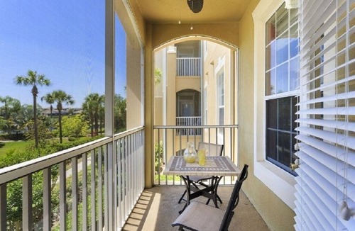 West Kissimmee Apartment | Fantastic Condo - Overlooking Pool -Just 2 miles from Disney