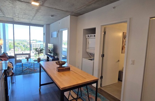 Music Row Apartment | Fantastic Luxe 1Bed High Rise on Music Row - Skyline Views