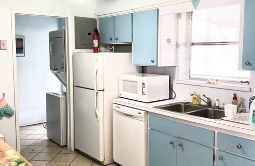 Broadview Park House | Fantastic Vacation House on Private Lake in Fort Lauderdale