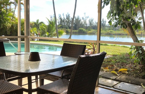 Broadview Park House | Fantastic Vacation House on Private Lake in Fort Lauderdale