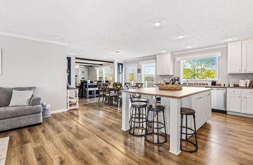 La Follette House | Farm Charm: Lakeview, Spacious, Modern 5BD