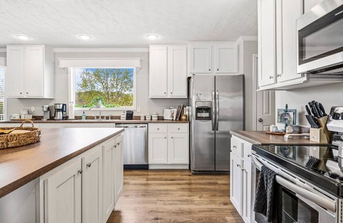 La Follette House | Farm Charm: Lakeview, Spacious, Modern 5BD