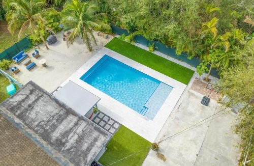 Ludlam Villa | Farmhouse Miami