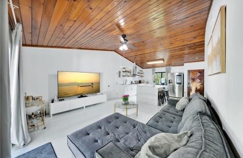 Ludlam Villa | Farmhouse Miami