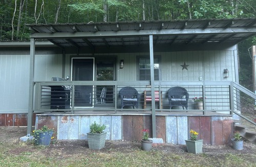 Topton House | Feisty Ranch Farm Retreat - Private and charming 2-bedroom on 15 acres