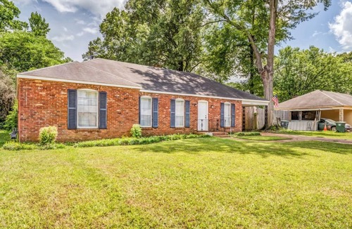Parkway Village House | Fenced Yard, Centrally Located-Parkway Village Pad
