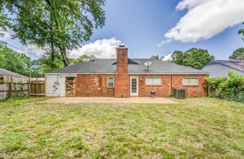 Parkway Village House | Fenced Yard, Centrally Located-Parkway Village Pad