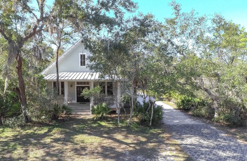 Apalachicola House | Find Tranquility at Rivercrest!