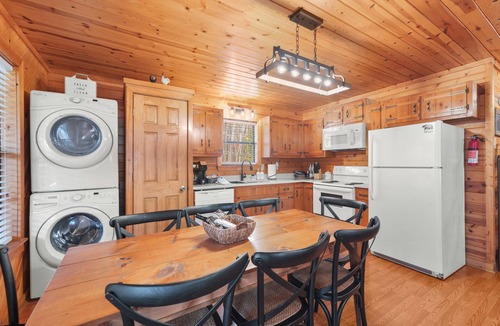 Sautee Nacoochee House | Firefly Lodge -4 bedroom cabin minutes from Helen-Pet Friendly, Hot Tub, Firepit