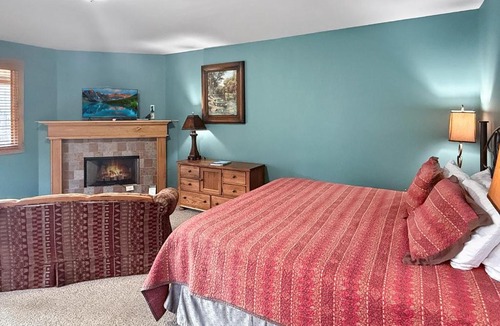 Bryson City Villa | Fireplace Suite 14 at the Nantahala Village