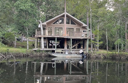 Mobile House | Fish Camp Retreat: relaxing 3-bedroom river house on Bay Minette Creek