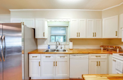 Magnolia Bluffs House | Fish, Relax & Repeat: Home w/Yard in Eastpoint!