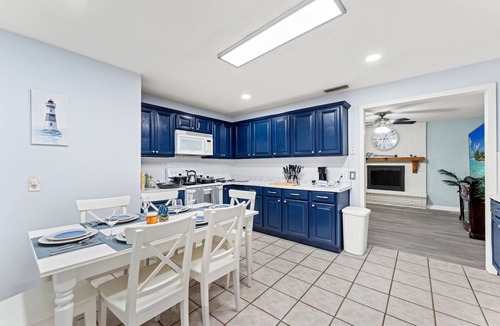 Northside Cottage | Fishing Cottage, Peaceful, 3 Queens, Laundry, Long-Term, Fast Wifi