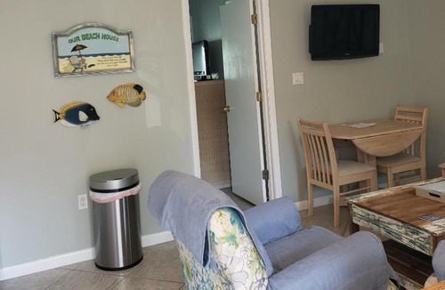 Bay Esplanade House | Five Palms Suite 102 - Daily - Weekly - Monthly