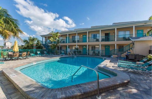 Bay Esplanade House | Five Palms Suite 202 - Daily - Weekly - Monthly